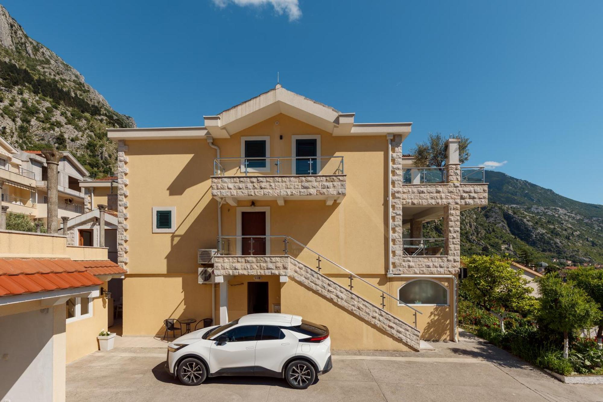 Apartments Los Olivos Kotor Exterior foto